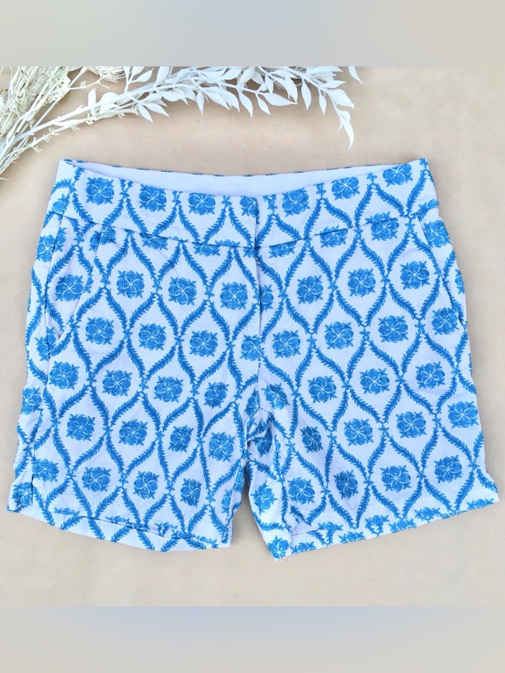 LOFT .• Embroidered Linen Riviera Shorts Size 00 0 2 4